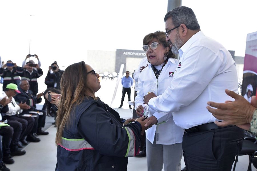 Entrega Secretario Jorge Nuño Lara Motocicletas a Personal de Sepomex en El Aifa