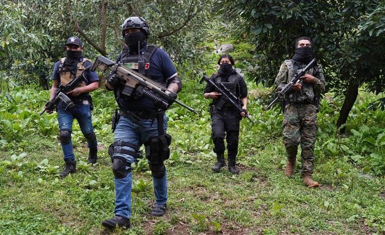 Huachicoleros Agrenden a Policias, les Roban sus Armas de Cargo. La Policia Asegura a 6 Sujetos y Recupera las Armas