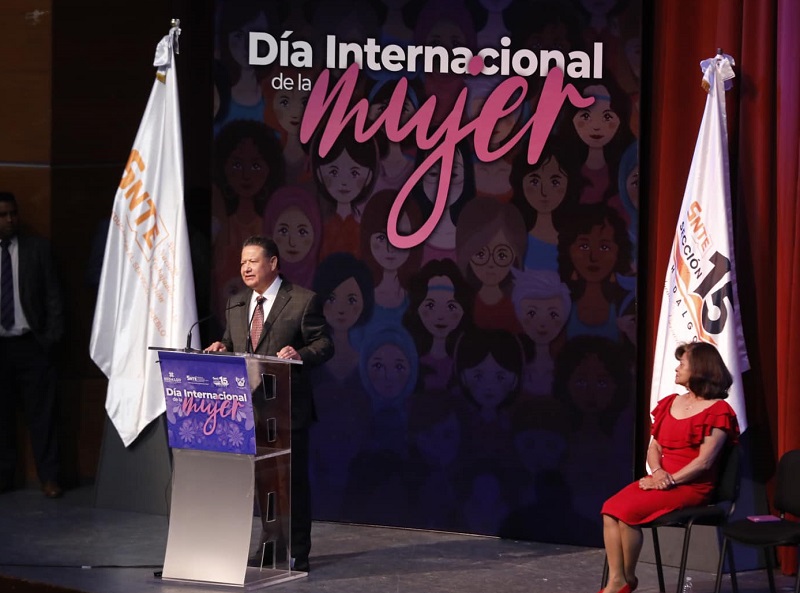 Refrenda Julio Menchaca su compromiso con las mujeres del SNTE