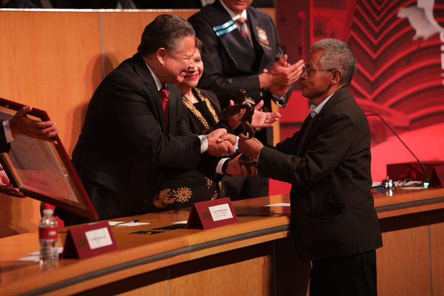 Recibe Galardón Spiritus Universitas Primer Investigador Nacional Emérito de Hidalgo