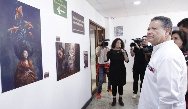 Julio Menchaca Inauguro la 1ª Galería Artística en la Sede del Palacio de Gobierno “ Desmitificando Espacios”