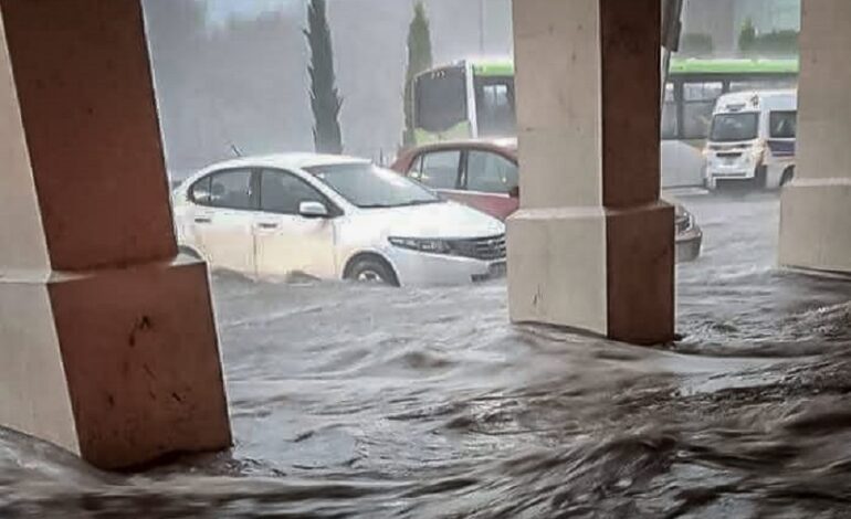 Caos Vial, Pánico y Desesperación Causo la Lluvia en Pachuca y Mineral de la Reforma Este Domingo.