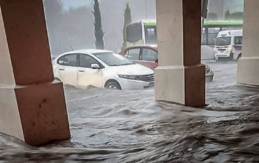 Caos Vial, Pánico y Desesperación Causo la Lluvia en Pachuca y Mineral de la Reforma Este Domingo.