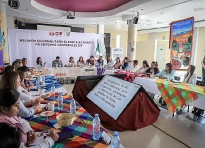 Preside Edda Vite la V Reunion Regional para el Fortalecimiento de Sistemas Municipales de la Region 8 en Ixmiquilpan