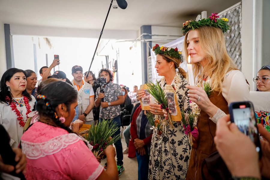 Embajadoras del Fondo de Población de la ONU, Natalia Vodianova, y Alana Armitage del  Organismo en México Visitaron Tenango de Doria