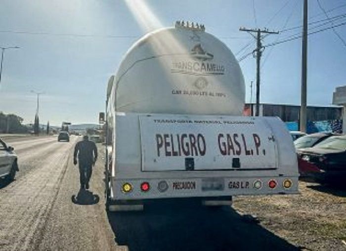 Aseguran Tractocamión con 13 Mil Litros de Gas LP, el Conductor No Justifico la Legalidad del Combustible