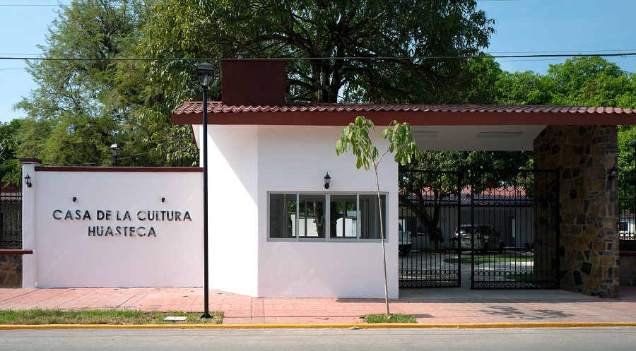 Entrega Julio Menchaca la “Casa de la Cultura Huasteca”