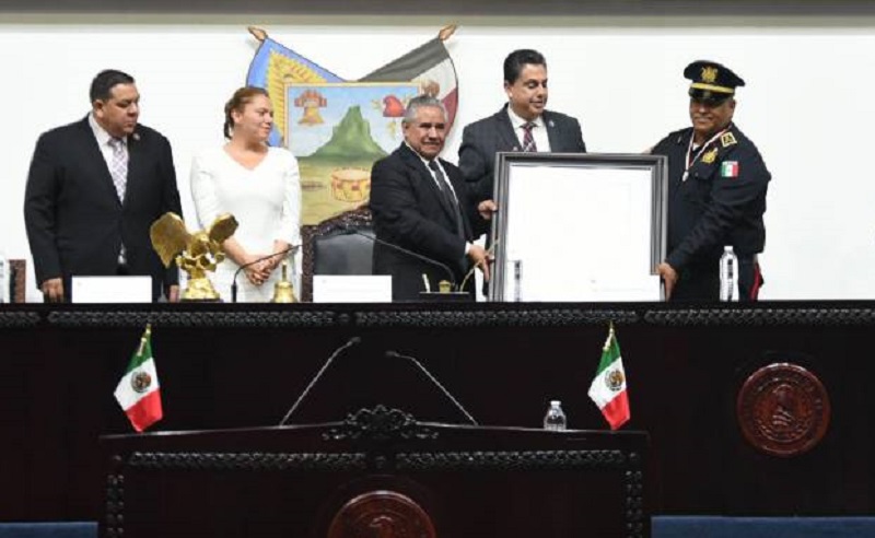 El Bombero Elías Daniel Corona de la Torre Fue Galardonado con la Medalla al Mérito de Protección Civil 2023,