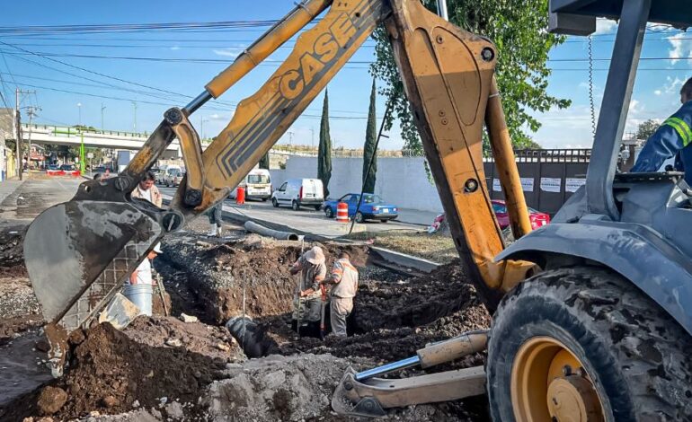 Caasim Repara dos Fugas  en Avenida Universidad y Acueducto Laguna, tramo Palma Gorda – La Paz, Mineral de la Reforma