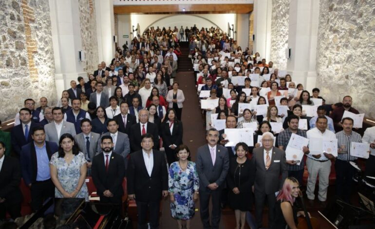 Reconoce UAEH Antigüedad de 75 Trabajadores al Servicio de la Educación