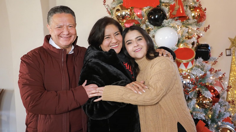 Es una alegría pasar estas fiestas en familia. ¡Les deseamos un feliz día!