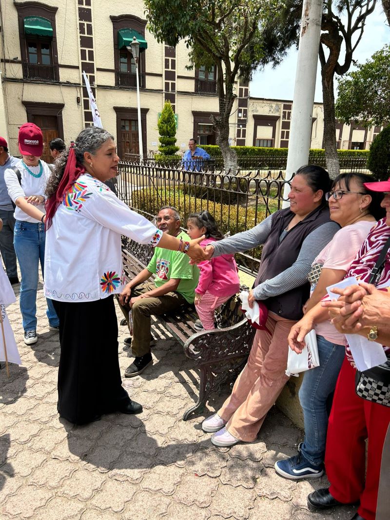 Apan Debe Recobrar Su Grandeza: Zorayda Robles