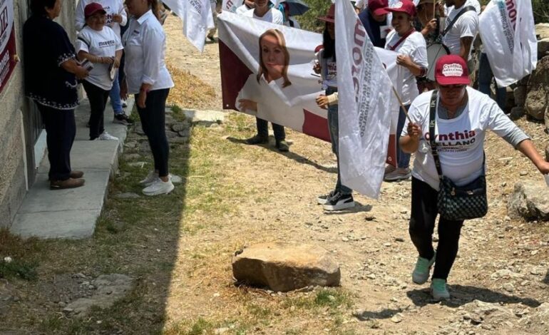 CYNTHIA ARELLANO RECORRE LAS CALLES DE SAN PEDRO HUAQUILPAN