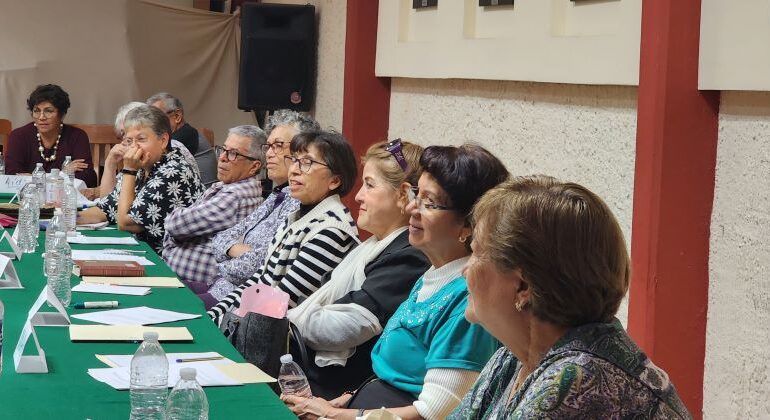 75 Adultos Mayores Participan en la Primera Edición del Curso “Diseñando la Mejor Versión de Mí”