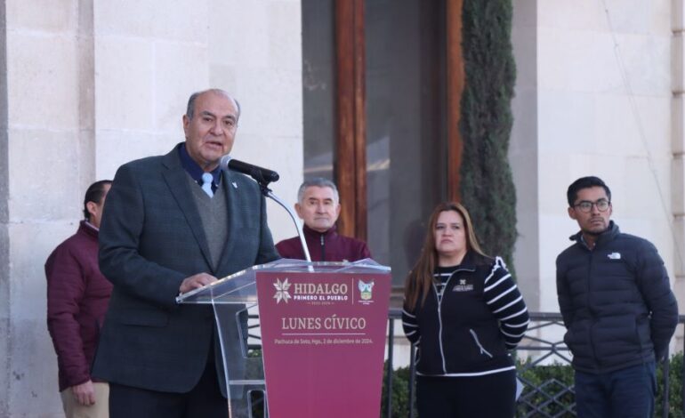 Izamiento de Bandera y Lunes Cívico en Plaza Juárez