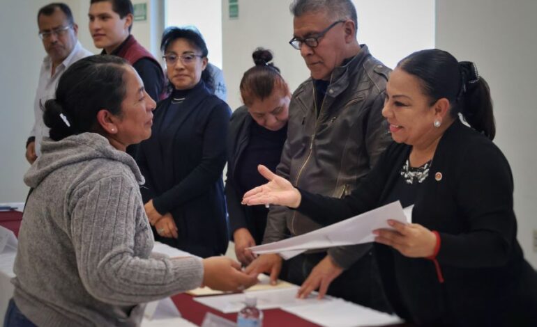 Registro Agrario Nacional Entrega 127 Títulos de Propiedad a Familias de La Colonia San Juan el Banco  en Tulancingo