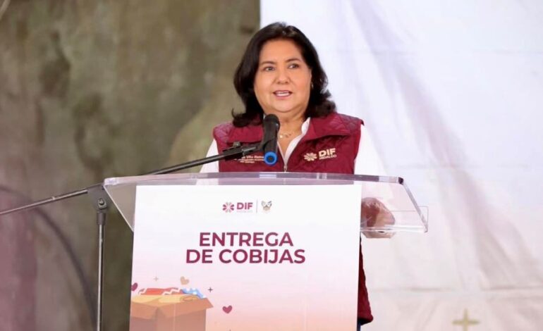 Edda Vite Ramos Entrega Cobijas en Omitlán y Reafirma el Compromiso Del DIFH Con la Asistencia Social