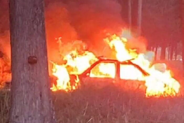 Elementos de Bomberos Sofocaron el Incendio de un Automóvil en la Localidad de San Mateo, Encontraron un Cuerpo Calcinado