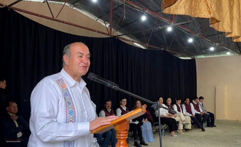 Gobierno del Estado Entregó Equipamiento a Escuela de Chapulhuacán